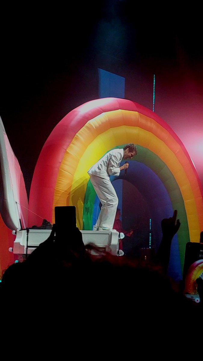 Sonia_dbz's tweet photo. Incroyable concert de @mikasounds à Marseille hier 💕 Bon courage pour faire mieux Paris on était CHAUD #mika #mikaconcert #Marseille https://t.co/JCJW5Sukuc