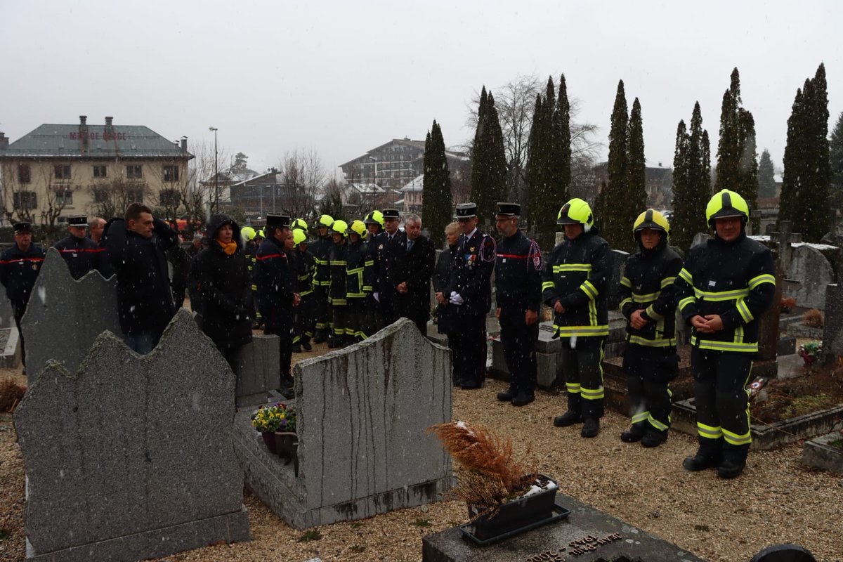 SDIS_74's tweet photo. Aujourd'hui, nous rendons hommage à notre collègue, le lieutenant Georges Tosello, sapeur-pompier de la Haute-Savoie, et aux 38 autres victimes de l'incendie du tunnel du Mont-Blanc, survenu le 24 mars 1999 https://t.co/nimNBOobwr