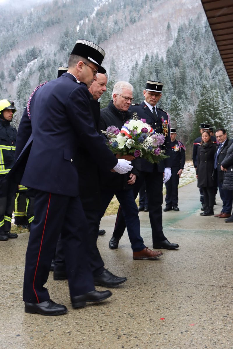 SDIS_74's tweet photo. Aujourd'hui, nous rendons hommage à notre collègue, le lieutenant Georges Tosello, sapeur-pompier de la Haute-Savoie, et aux 38 autres victimes de l'incendie du tunnel du Mont-Blanc, survenu le 24 mars 1999 https://t.co/nimNBOobwr