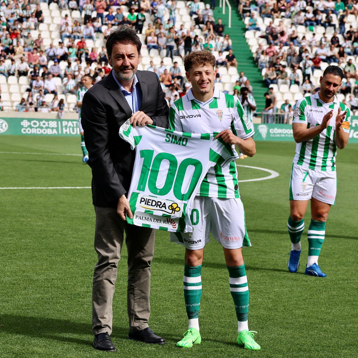 100 partidos de Simo Bouzaidi en el <a href="/CordobaCF_ofi/">Córdoba CF</a> 
—59 victorias, 22 empates, 19 derrotas
—23 goles
—1 título (Copa RFEF 2021/22)
—1 ascenso (a 1ª RFEF en 2022)

💯 <a href="/Mbd99Simo/">Simo Bouzaidi</a> ⭐️