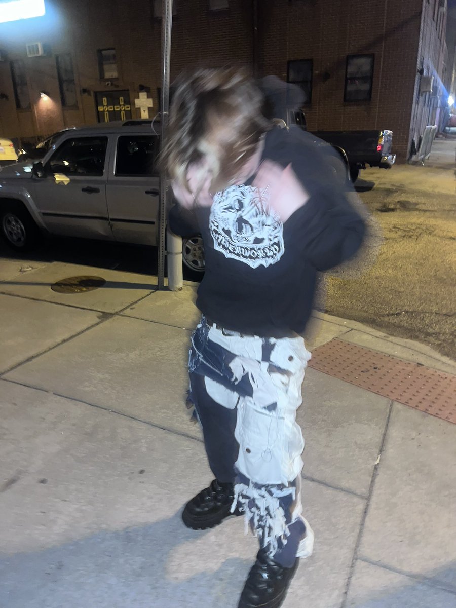 roccobunko's tweet image. taking a picture at the show ##VALIDITY