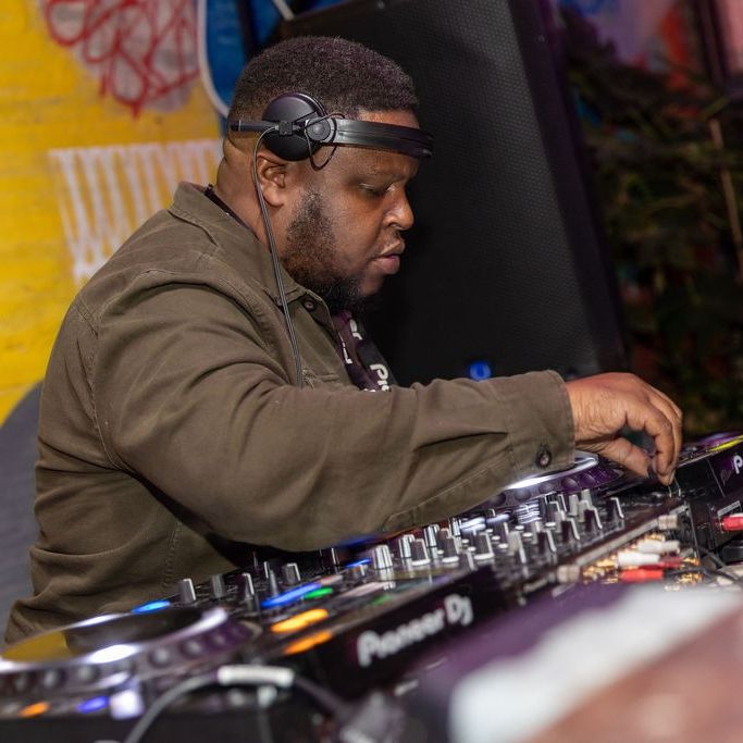 DJJayGreene's tweet photo. Surround yourself with things and people that make you smile!

Grab them quick before they sell out.

Haze Birmingham ticket link 👉🏾 https://t.co/INrSHoab7j

Haze Liverpool ticket link 👉🏾 https://t.co/1eiyTYCo1K https://t.co/Et4pPKq8rz