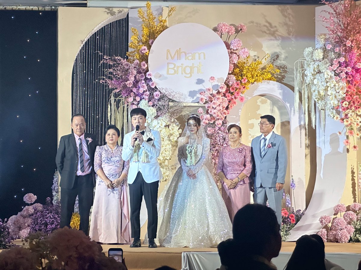 AndrewVeryBig's tweet photo. @brightidol_af9
เจ้าบ่าวเป็นตัวแทนคุณพ่อคุณแม่กล่าวกับแขกในงาน 😘🙏🏻💖💖💖
#MBWedding
#BrightWitchawet https://t.co/frPVLr6hpE
