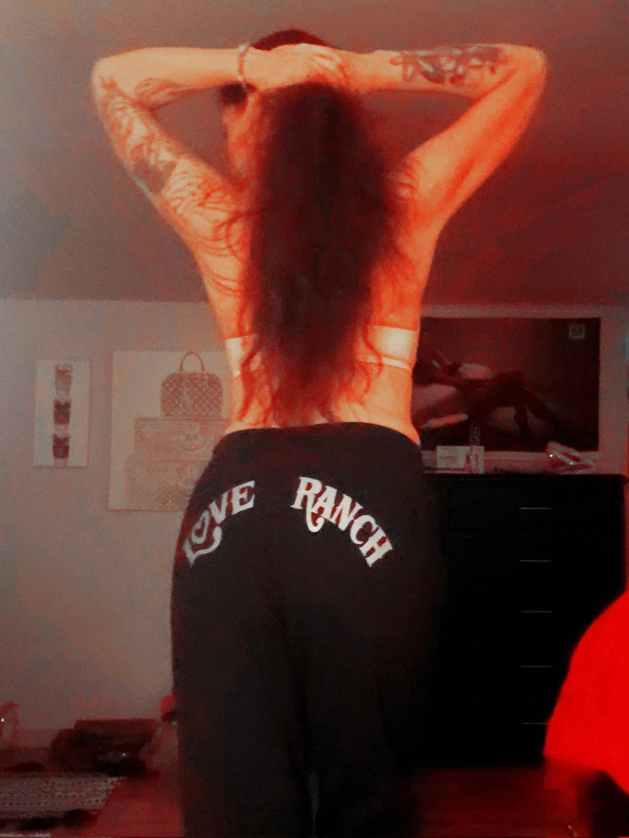 DenayaJupiter's tweet photo. What do you think about my new pants? @LoveRanchNorth 
#pants #ranch #BooTee #windingroad #NightRide https://t.co/IuCej395Yk