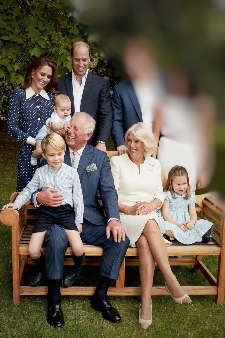 'A Beautiful Family Photo' Photoshopped for privacy reasons #RoyalFamily #PrincessCatherine #IStandWithWilliamAndCatherine