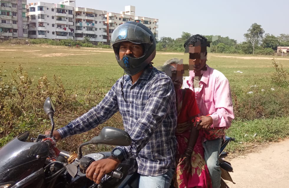 Madhavi Bhargava (@dr_madhavib) on Twitter photo <a href="/NirmalaCKP/">Nirmala</a> <a href="/AnantBhan/">Anant Bhan</a> <a href="/rajkumar_gope/">Raj Kumar Gope</a> @icmrnirt1 <a href="/Suranjeen/">Suru Pallipamula</a> <a href="/_drmeherajay/">Dr. Ajay Kumar Meher</a> <a href="/ganesh_bar44561/">Ganesh Barik</a> <a href="/anikajuneja/">Anika Juneja</a> <a href="/vivekmph2016/">Vivek Singh</a> <a href="/chintu_modak/">Mr.Chintu Kumar Modak</a> <a href="/Im_Ari_23/">Arijit</a> <a href="/abhishe49577049/">abhishek yadav</a> <a href="/SatyajitM10/">Satyajit Mondal</a> Let me show some pictures of the terrain. Like many, <a href="/KhageshwarR/">Khageshwar</a> & <a href="/Mahavir12141771/">Mahavir@121</a> are seen transporting sick patients for admission when transport was difficult during #COVID_19!
Most memorable was when our vehicle was stuck in a ditch in monsoon and a tractor pulled it out <a href="/NirmalaCKP/">Nirmala</a> <a href="/AnantBhan/">Anant Bhan</a> <a href="/rajkumar_gope/">Raj Kumar Gope</a> @icmrnirt1 <a href="/Suranjeen/">Suru Pallipamula</a> <a href="/_drmeherajay/">Dr. Ajay Kumar Meher</a> <a href="/ganesh_bar44561/">Ganesh Barik</a> <a href="/anikajuneja/">Anika Juneja</a> <a href="/vivekmph2016/">Vivek Singh</a> <a href="/chintu_modak/">Mr.Chintu Kumar Modak</a> <a href="/Im_Ari_23/">Arijit</a> <a href="/abhishe49577049/">abhishek yadav</a> <a href="/SatyajitM10/">Satyajit Mondal</a> Let me show some pictures of the terrain. Like many, <a href="/KhageshwarR/">Khageshwar</a> & <a href="/Mahavir12141771/">Mahavir@121</a> are seen transporting sick patients for admission when transport was difficult during #COVID_19!
Most memorable was when our vehicle was stuck in a ditch in monsoon and a tractor pulled it out