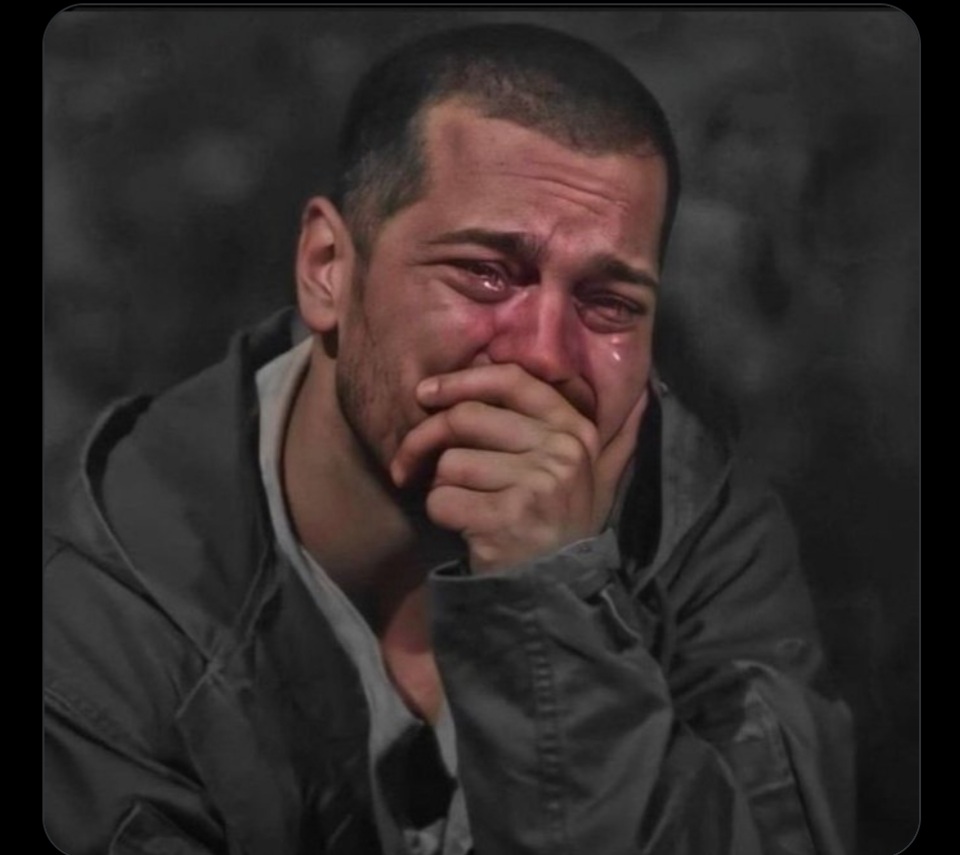 Biroshye kuriza umuntu wasekeje , ariko biragoye gusetsa uwo warijije 😭😓
Niyo mpamvu mpora ,ntirinda ikintu cyababaza umuntu wese tuziranye.