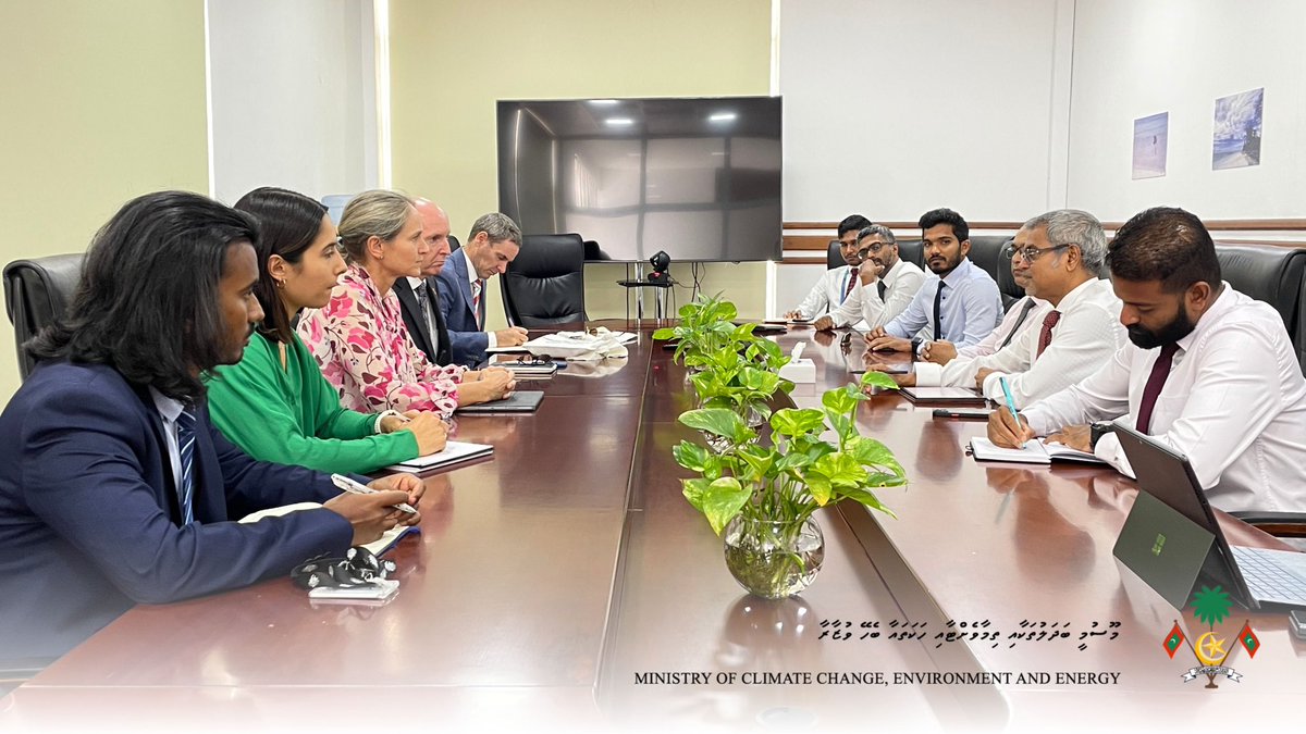 Minister @Thoriqibrahim held discussions with Australia's Ambassador for Climate Change, Ms. Kristin Tilley, focusing on the climate challenges confronting the Maldives & explored strategies aimed at mitigating the impacts of these pressing issues. @AusAmbClimate