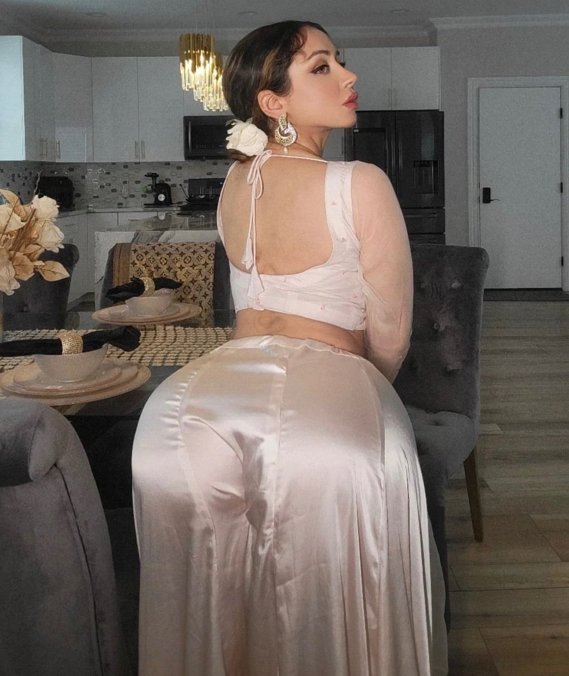 Uswa Javed 🆇 on X: mashallah kiski behn ki esi moti gand he...  t.cowxzfmvfJL6  X