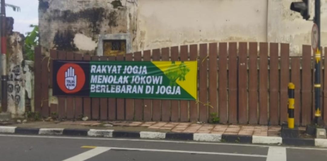 Jumianto_RK's tweet photo. Jogja kok di lawan. 

Katanya selalu di hati rakyat, mulai luntur sejak netralitas nya rusak. https://t.co/qsoLO9pTlk