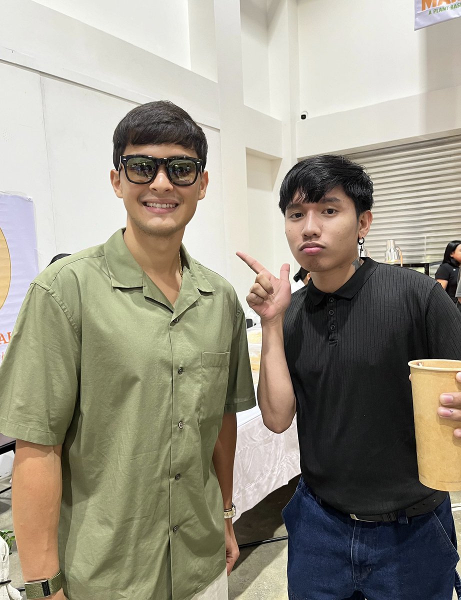notguidicelli's tweet photo. I met the real Matteo and the Global Force #SarahGeronimo ♥️🥹 https://t.co/emvHNu6Yia