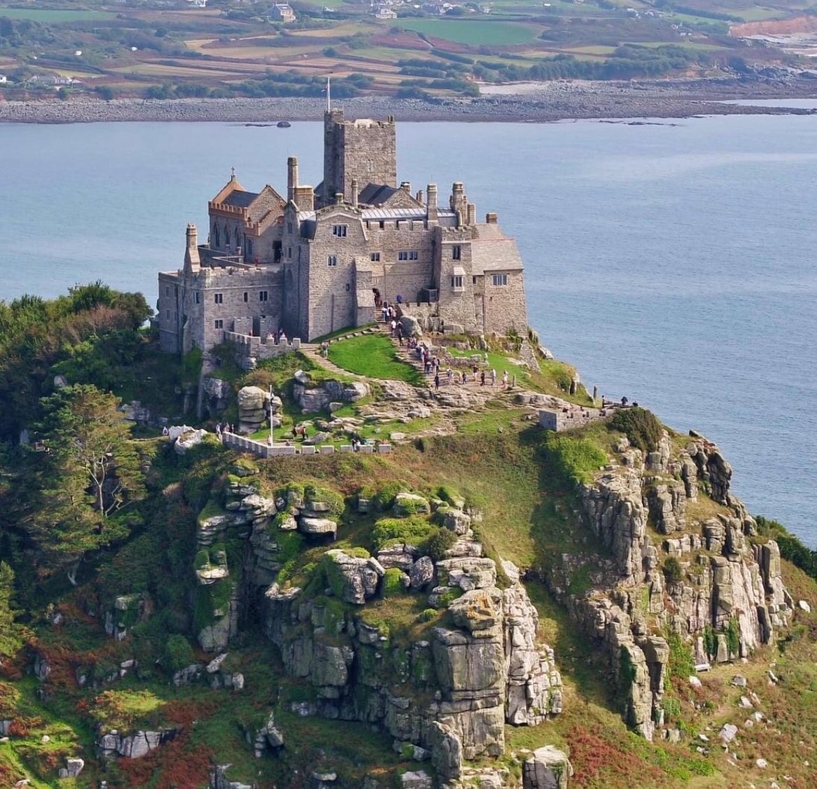 The castle is open! Myth, legend and over a thousand years of history await… See 🔗 to plan your visit and book tickets. stmichaelsmount.co.uk/plan-your-visi…