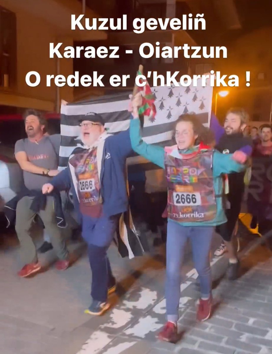 Harz ebet gant ar c'hengred etre hor pobloù ! Brezhoneg hag euskareg ofisiel ! Une délégation de la Redadeg est présente au Pays Basque pour l'arrivée de la <a href="/korrika_aek/">Korrika_AEK</a>. La solidarité n'a pas de frontières entre nos peuples. Basque et breton langues officielles ! 💚🤍❤️ 🤝⚫⚪