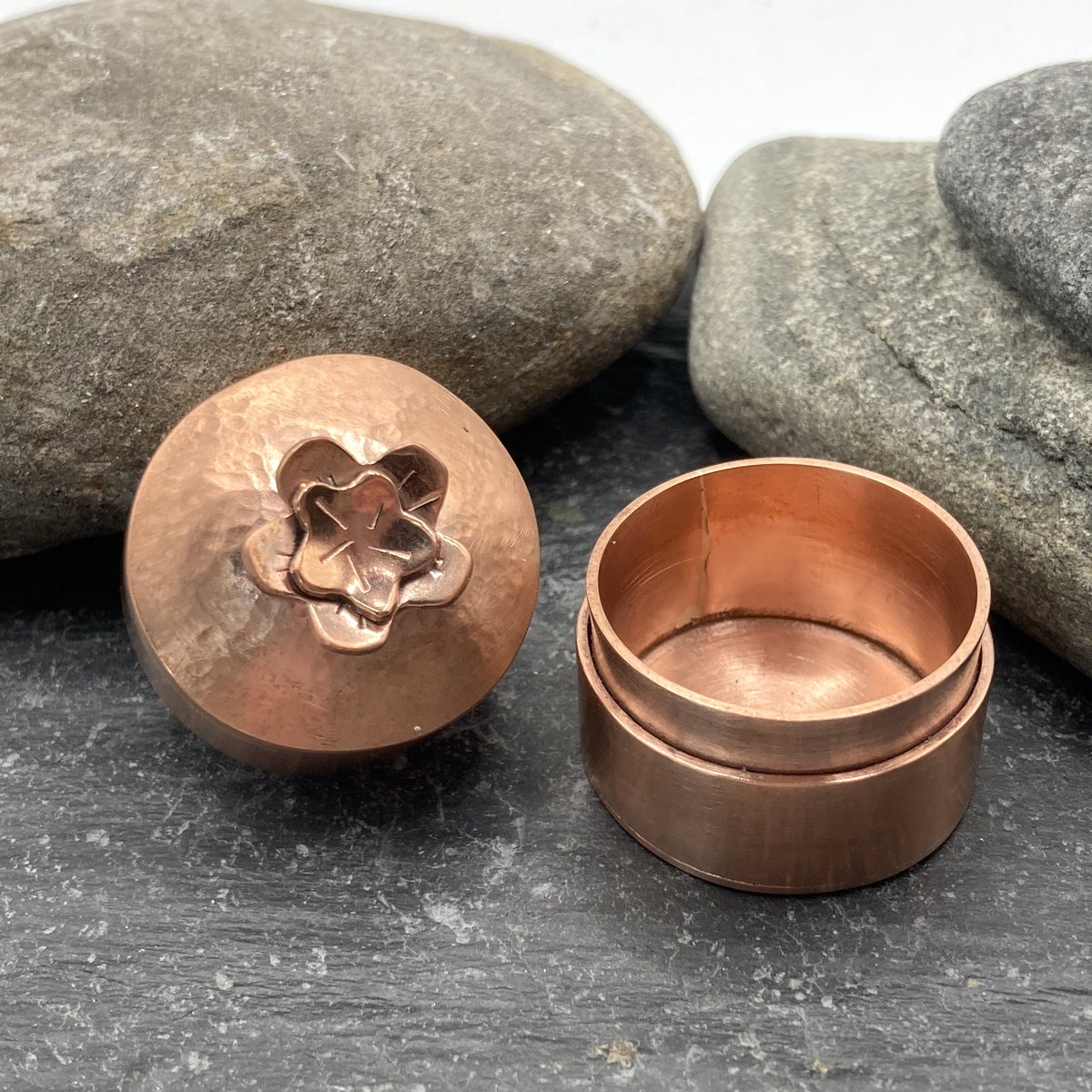 A pretty little copper pot, entirely handmade by me, using up some scraps of copper.
What would you keep in it?

 #SmartSocial
#UKWeekendHour
#UKGiftHour
#UKGiftAm
#CraftBizParty 
#HandmadeHour