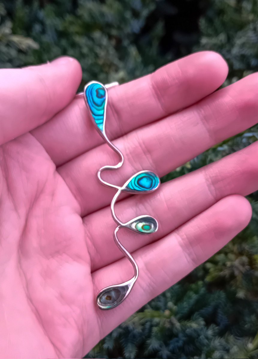 If you love unusual, this abalone pendant fits the bill! A lovely long swirly pendant set on a sterling silver chain ⛓️ £25 posted 🤍 #UKGiftAM #UKGiftHour