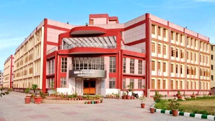तस्वीर 1:
 गुवाहाटी मे भाजपा का  नया ऑफिस    

तस्वीर 2: 
 दिल्ली मे केजरीवाल का नया स्कूल