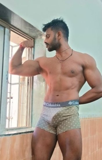 shoutoutpagemen's tweet photo. Guess the size 😉😉🤪
.
.
@RohitJain117 
.
.
.
#hotmen #sexymen #hottestmen #bulge #bulgechallenge #bultos #hairymen #hairyguys #daddymen #daddyguys  @adittyaroy2011 @Salmanprince321 @DesiMenGallery @Hanishyr @hottiesnhotties https://t.co/qMmQqNMToB