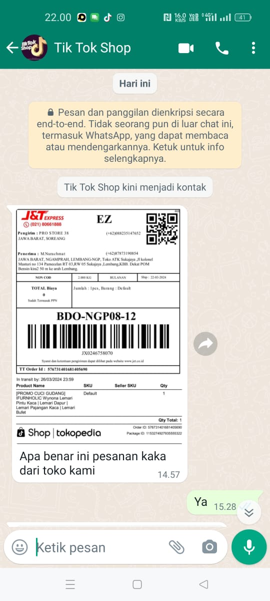 yadziae's tweet photo. cerita dr bp, ktny barangnya hbs, jd minta refund dong, dgn cara si pelaku wa bokap. chatan lah mrk, simple nipunya. tp namanya ortu ga ngerti kalo mereka di tipu, niatnya kan mau balikin refund jd di ikutin aja tuh instruksinya. (1st time bkn thret jd maap kl brantakan smg phm) https://t.co/vTVorqRXDg