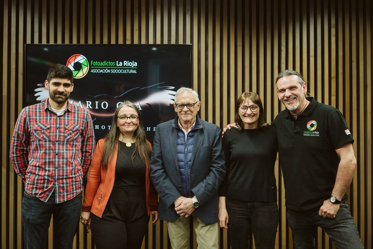 FotoAdictos_LR's tweet photo. La masterclass de #MarioCea con la maravillosa intervención de @RebecaPardo nos dejó a todos con ganas de salir a buscar fauna salvaje para fotografiar. https://t.co/lqrkXox0Y6