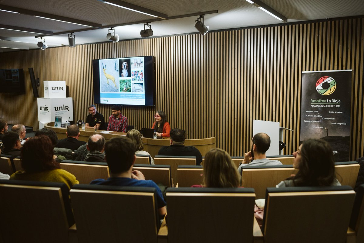 FotoAdictos_LR's tweet photo. La masterclass de #MarioCea con la maravillosa intervención de @RebecaPardo nos dejó a todos con ganas de salir a buscar fauna salvaje para fotografiar. https://t.co/lqrkXox0Y6