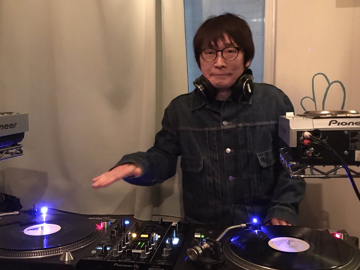 maomagu8686's tweet photo. 昨夜はこちらのライブへ♪
会場へ入ったら、新井仁 @HitoshiArai さんのステキなDJが始まってました！
ワクワクしながらの開演待ちでしたよ。
写真はありませんが、終演後の島田さんのDJも選曲が素晴らしかったです😊

#新井仁 さん
#東京センチメンタル馬鹿野郎 
#THEACOUSTICS https://t.co/q4lPXx0T3w