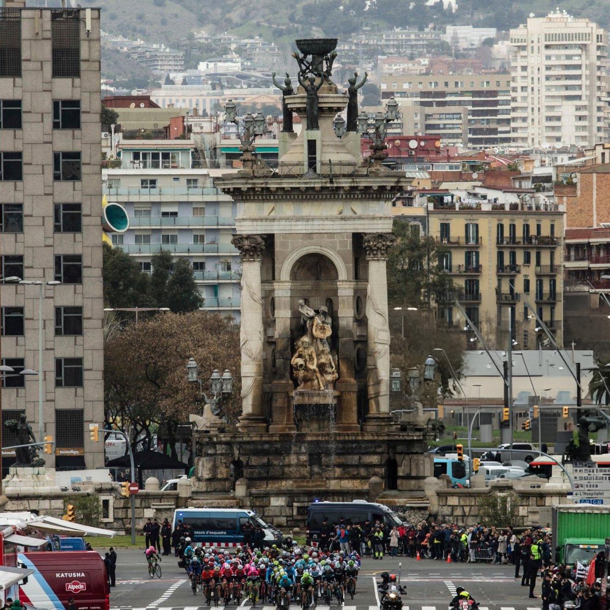 katalonya bisiklet turu'nda son gün, son etap. her zamanki gibi barcelona'da montjuic kalesi'ni altı kez ziyaret edeceğiz. 14.25'te eurosport 2'de anlatımdayım. #voltacatalunya103