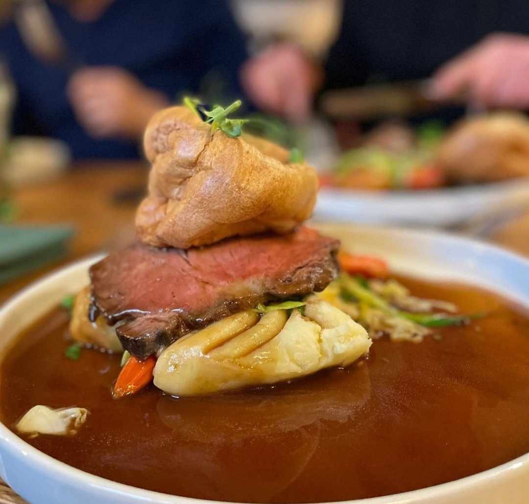 Sunday lunch, it's all about the gravy.
Call now to book. 01433 650319 ploughhathersage.com

#ploughlunch #britishpubgrub #britishfoodporn #britishbeef #foodpresentation #foodpost #hathersage #hathersagefood #eatdrinkexplorepdd #derbyshiredining #peakdistrictfood