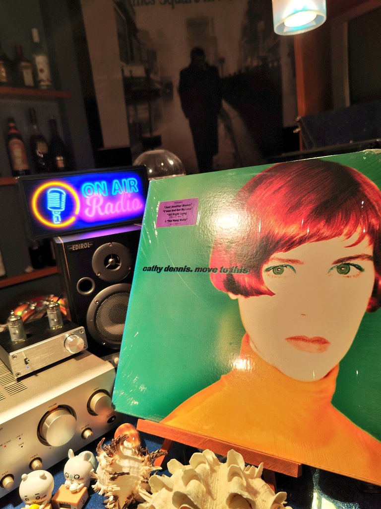 bobbylikesfish's tweet photo. 個人的に90年代のダンスアルバムの中で1番好きなのは、キャシー・デニスのこちらのアルバム…
最近では、ブリトニーとかカイリー、ケイティーのヒット曲を手掛けているそうですね…
#洋楽
#中古レコード
#cathydennis
#movetothis
#vinyl https://t.co/kfHEbzVF5g