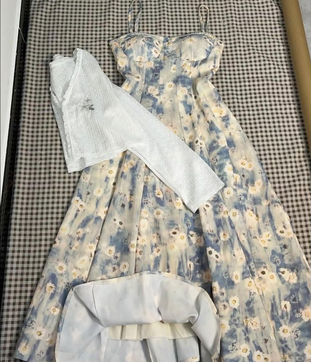 berburushopee's tweet photo. seneng banget nemu toko yg jual oneset dress secantik ini, berasa jadi princess😭💓 https://t.co/WuM9PB7SYx