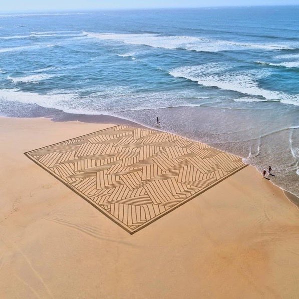 #LandArt Entre deux marées 🌊, les immenses dessins de Jben