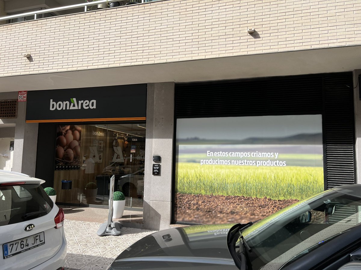 Quan #BonArea us vengui la seva responsabilitat lingüística, no caigueu a la trampa. Ho fan perquè hi son obligats, sinó també ho farien al #PaísValencià #Peníscola