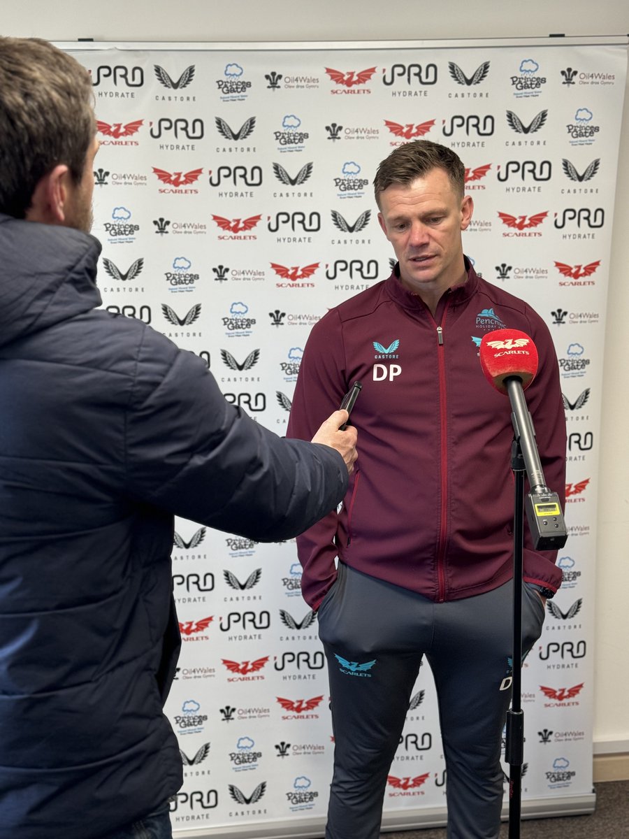 scarlets_rugby's tweet photo. 🎥 "I'm pleased for the boys because we have been on the wrong end of those losses"

Here's Dwayne's reaction to our last-gasp win over Benetton

Sylwadau Dwayne yn dilyn buddugoliaeth y Scarlets yn erbyn Benetton

▶️  https://t.co/Yqx9VUWtDm

#SCAvBEN #BKTURC #YmaOHyd https://t.co/KWPgbtlbsE