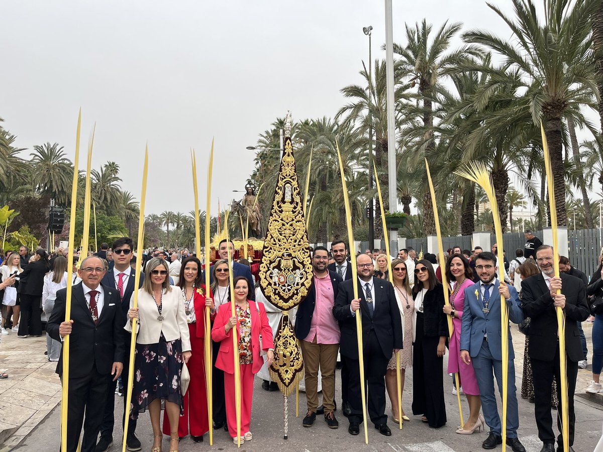 DOMINGO DE RAMOS| Representación de nuestra Hermandad en la procesión de Jesús Triunfante.