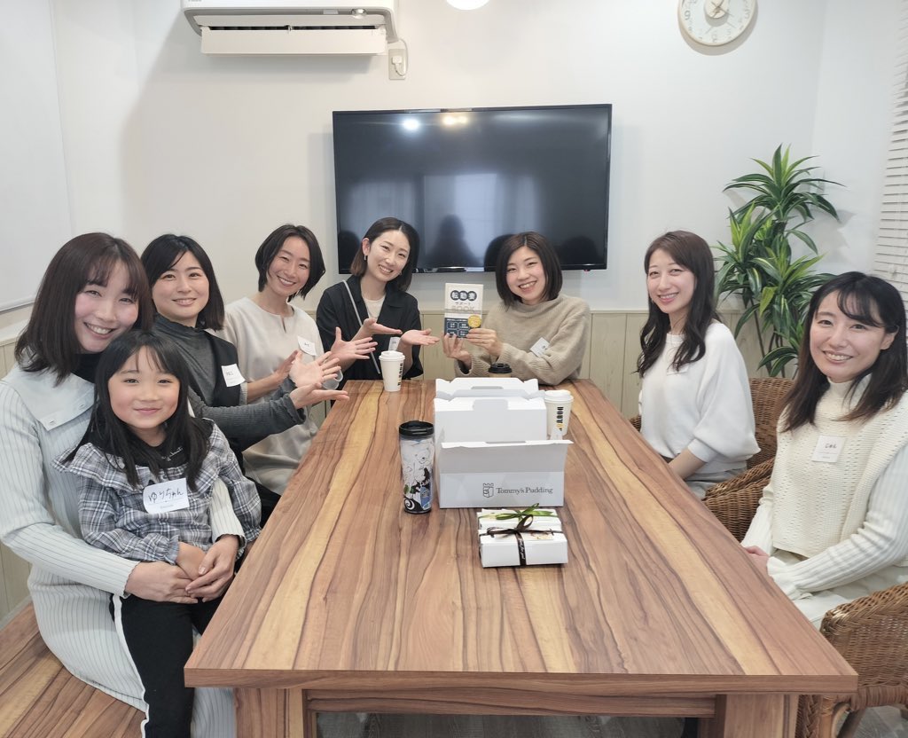 kinocom_career's tweet photo. 昨日はkinocom史上3回目のオフ会！前半は某テレビ局の取材があり、みんな緊張モード。後半は美味しいおやつと共に和やかな雰囲気に。普段オンラインで活動しているからこそ、実は初対面のメンバーもいるし、オンラインではなかなか知れないメンバーの新たな一面に気づく時間になりました。 https://t.co/1MT46KHNCe