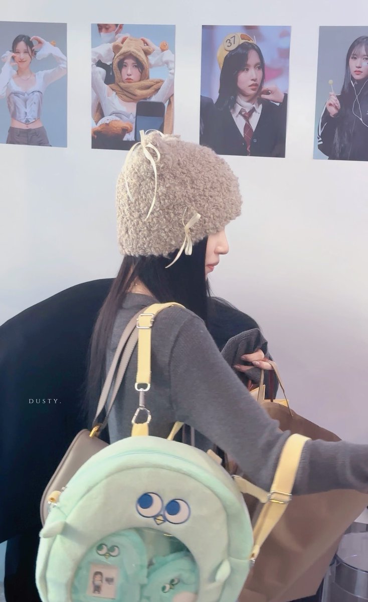 Dusty_0101's tweet photo. The birthday girl finally got the Miguin itabag she loved super much.🥰

#MINA #미나 #ミナ
#묘한설렘으로_가득한_묘이의_생일
#TimeToShineWithMINA
#HappyMinaDay https://t.co/DBAU5N2zu1