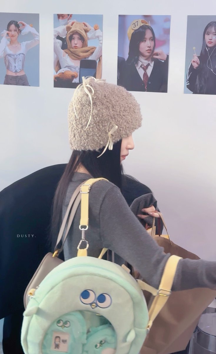 The birthday girl finally got the Miguin itabag she loved super much.🥰

#MINA #미나 #ミナ
#묘한설렘으로_가득한_묘이의_생일
#TimeToShineWithMINA
#HappyMinaDay