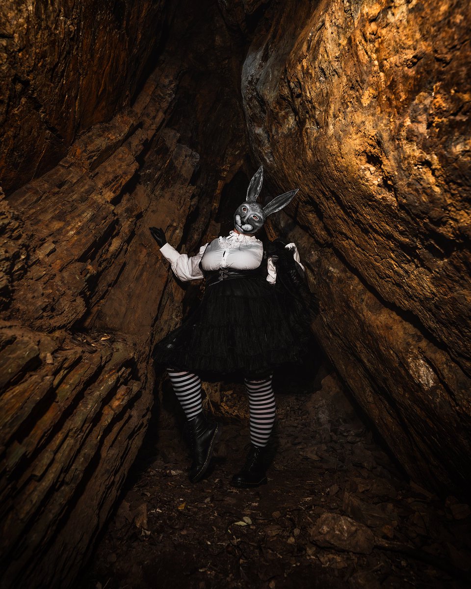 What time is it? Tick tock... sounds like it's almost egg o'clock!

#eostre #downtherabbithole #easterbunny #wonderland #creativeportraits #portraitphotography #darkphotography #darkportrait #sonyalphaanz #australianphotographer