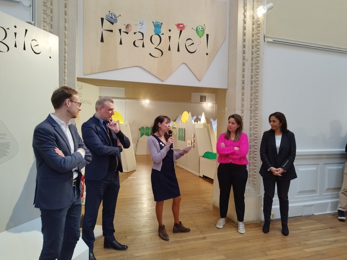 Inauguration ce samedi de l'exposition Fragile, belle proposition du <a href="/ZOOM/">Zoom</a> et de la <a href="/citedessciences/">Cité des sciences et de l'industrie</a>. Elle nous invite à s’accepter, se découvrir et nous apporte des clefs afin d’aider les jeunes enfants à être à l’écoute de la fragilité, physique comme émotionnelle.