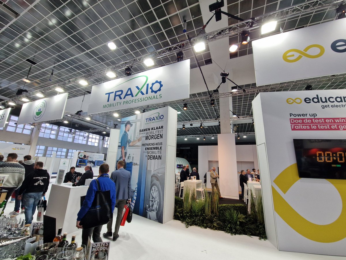 Alvaro_DLaCruz's tweet photo. Chez notre membre belge @TRAXIO_be (FMA) pour leur événement VIP avec le gouvernement belge pour en parler de #CarPass et d'autres sujets importants pour l'après-vente automobile. La @FIGIEFA sera toujours avec le #RightToRepair et l'aftermarket indépendant ! #Autotechnica https://t.co/I2iOLFdJVW
