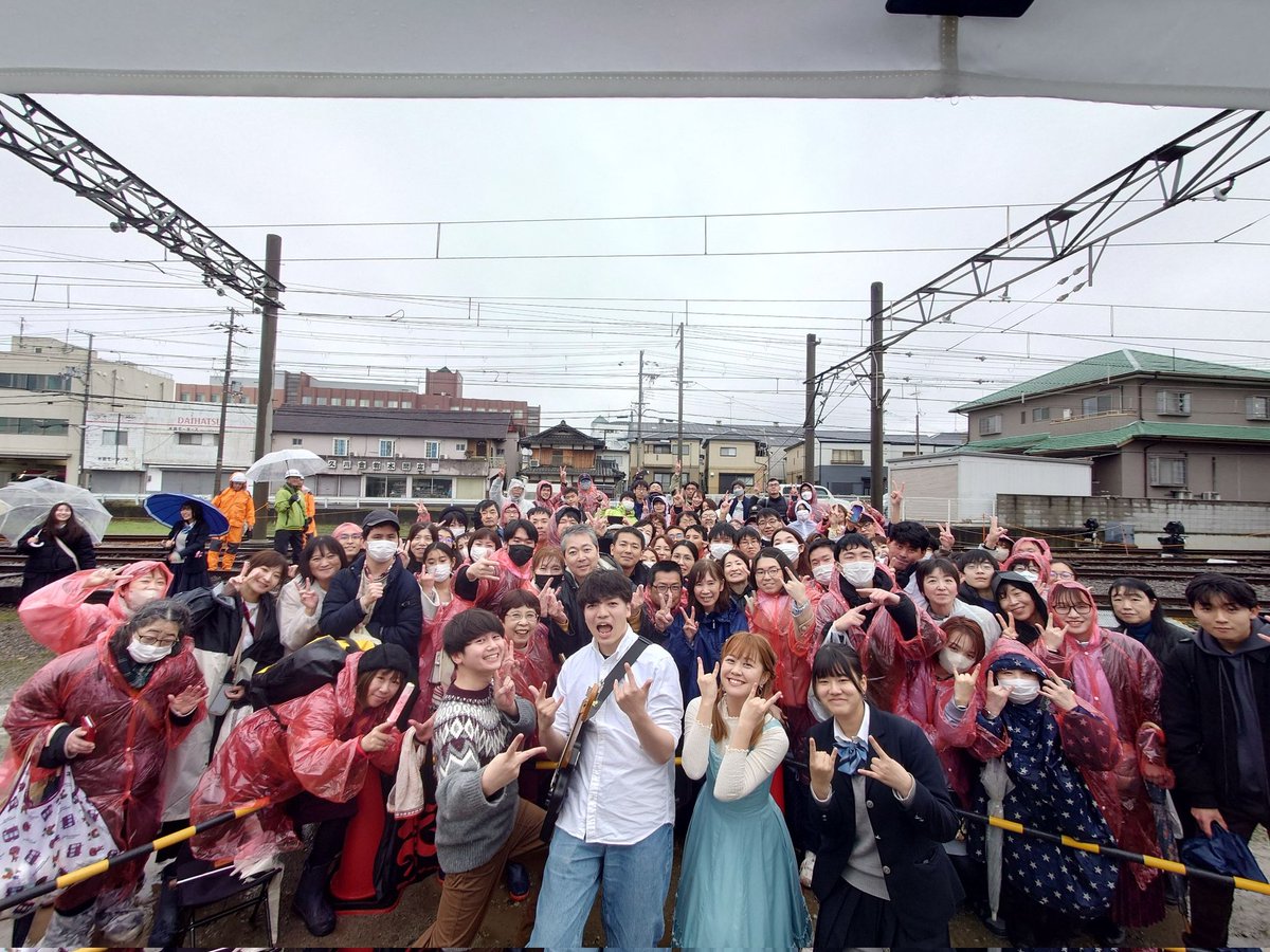 雨の中にも関わらず予想を超える沢山の方にお越し頂きありがとうございました！かなり盛り上がりました！！！ 一緒に演奏して頂いた半熟BLOODさん、大阪オトメのひなちゃんありがとうございました！ そして水間鉄道さん今年もありがとうございました！ #ZAKIロックフェス