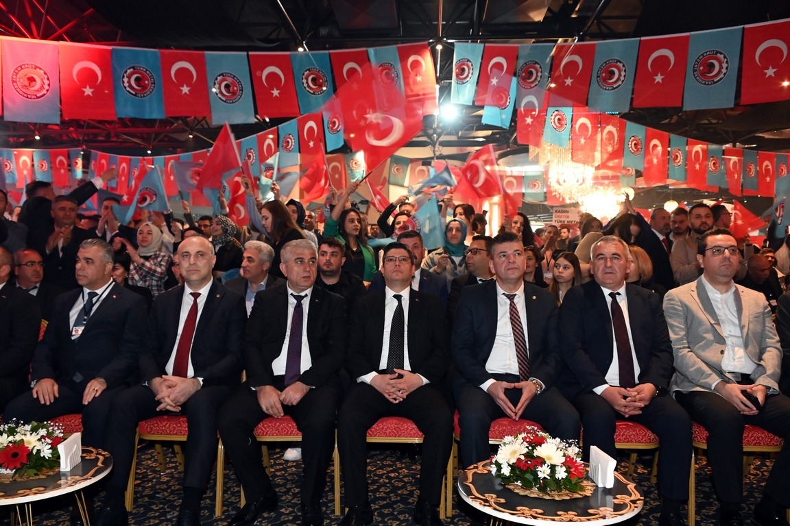 İzmir Şubemizin dün gerçekleştirdiğimiz genel kurulu sonrası bugünde Sendikamızın İzmir 1 Nolu Şubesi’nin ilk Genel Kurulu'nu coşku ile gerçekleştirdik.