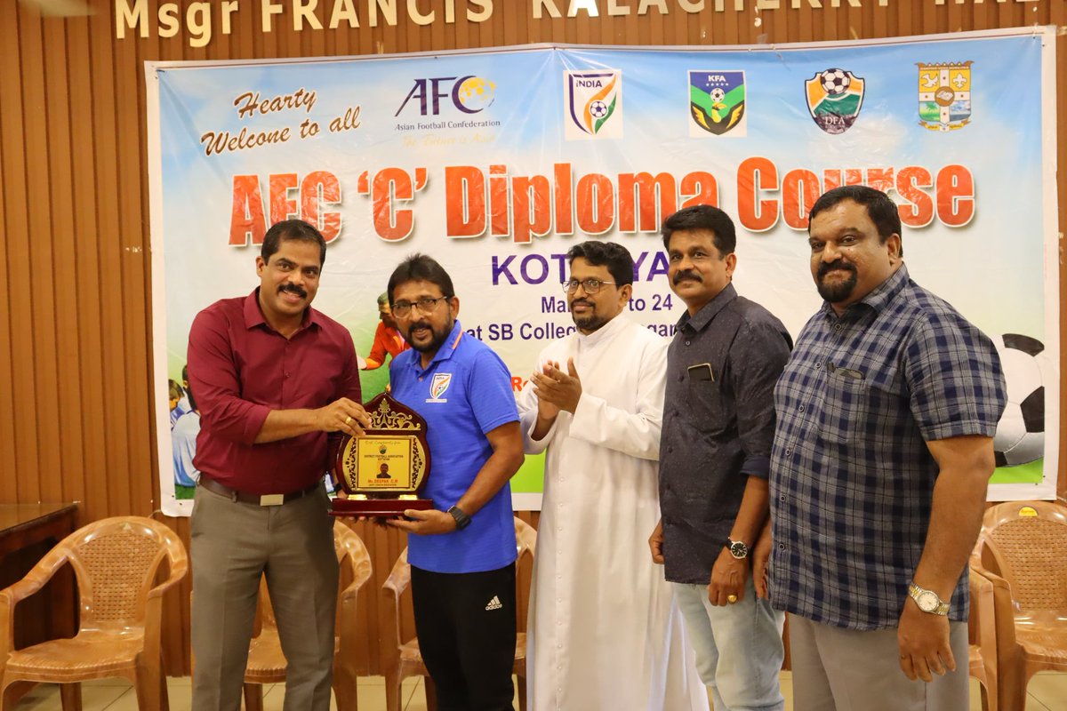 keralafa's tweet image. Closing Ceremony of AFC C Diploma Coaching Course at SB College Changanacherry, Kottayam

#CoachingCourse #CDiploma #AIFF #Kerala