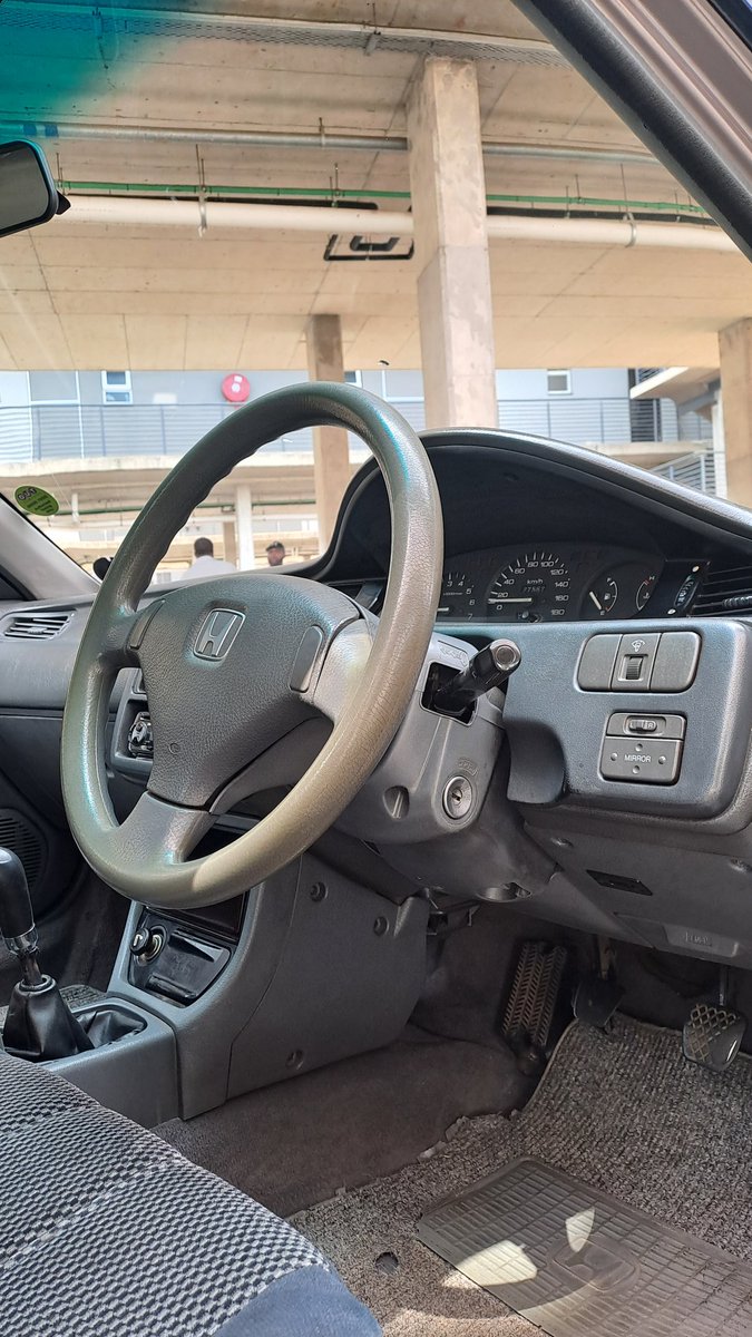 nova_cars's tweet photo. Soo yesterday we went to go look at a car, a beater... body needs some work, suspention feels great, engine still has all its horses and all the electronics work, even the AC compressor kicks and the lines get cold. 275k kms. No engine noises 😫wow! Honda maan! https://t.co/LvLNcCJm23