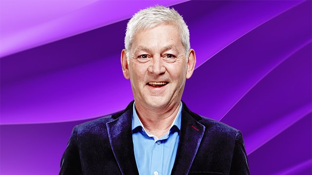 Happy 10th anniversary @TheSteveColman - a decade of hosting the #SmoothBreakfast across the North East! He'll be back to kickstart your week from 6am tomorrow 💜 📻 DAB+ | 📲 @GlobalPlayer | 🖥 online