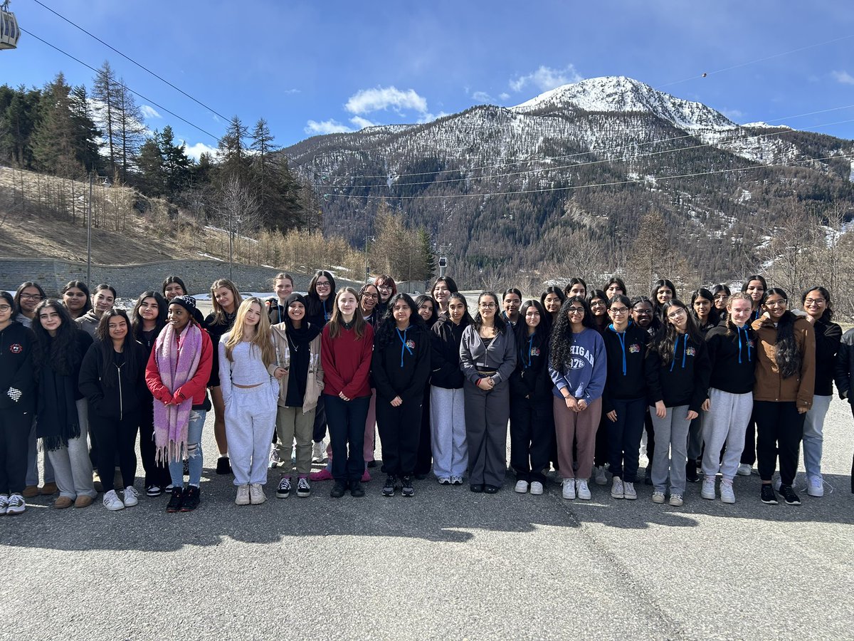 Very happy to be off the coach and in the sunshine! Time to rest and explore the hotel ☃️