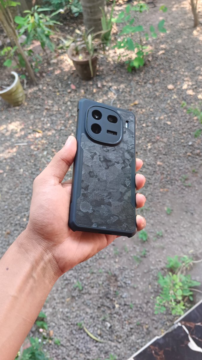TekSaiyan's tweet photo. After so much research I finally got a good case for the IQOO 12 from @riggearOfficial . Bought from their official site the case costs ₹750 and the skin costs ₹399. The skin doesn't come pre-applied. And you get 15% off when buying both from their site ! https://t.co/d8bbOhcWnO