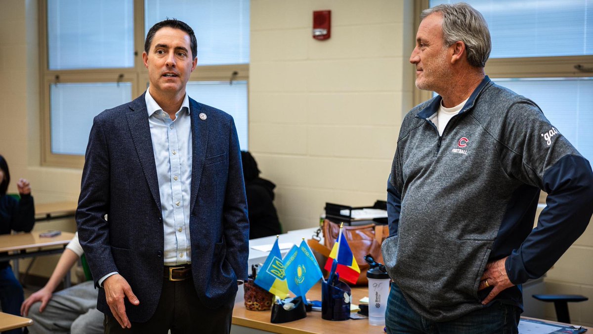 I had a great time talking with students at Northmont High School in Clayton, Ohio on Friday, March 22. We talked about the importance of registering to vote and even becoming a poll worker through our Youth at the Booth Program. Learn more about YAB: ohiosos.gov/elections/poll….