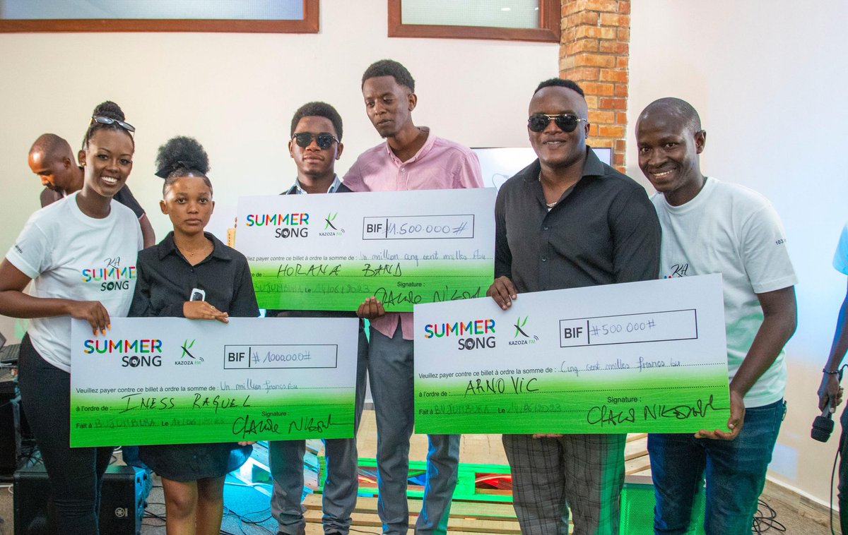 KazozaFM's tweet photo. 😉🤩 Throwback on the #KaSummerSong final, edition 2023 🔥

 Ikibanza ca 1 catahukanywe n'umugwi  #HoranaBand maze uronswa 1.500.000Fbu

Mu ca 2 hari #InèsRaguel ku gashimwe ka 1.000.000Fbu 

Uwa 3 yari @Arnovic_ yatahukanye 500.000Fbu

🥳 Highlights of the show 🔥

#Burundi https://t.co/Jgesr9GjkA