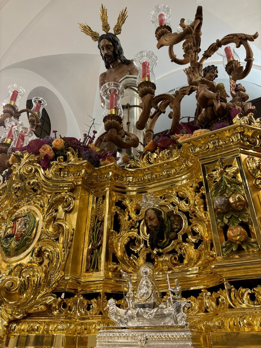HdadColumna's tweet photo. 🌹 Como cada Domingo de Ramos os mostramos cuál será el excepcional exorno floral para el inminente Lunes Santo realizado por Floristería Estrechoflor
 
El paso de misterio de Ntro. P. Jesús Atado a la Columna luce rosas, calas, anthurium, alium, verde africano y espina de cristo https://t.co/B0eKJiQ009