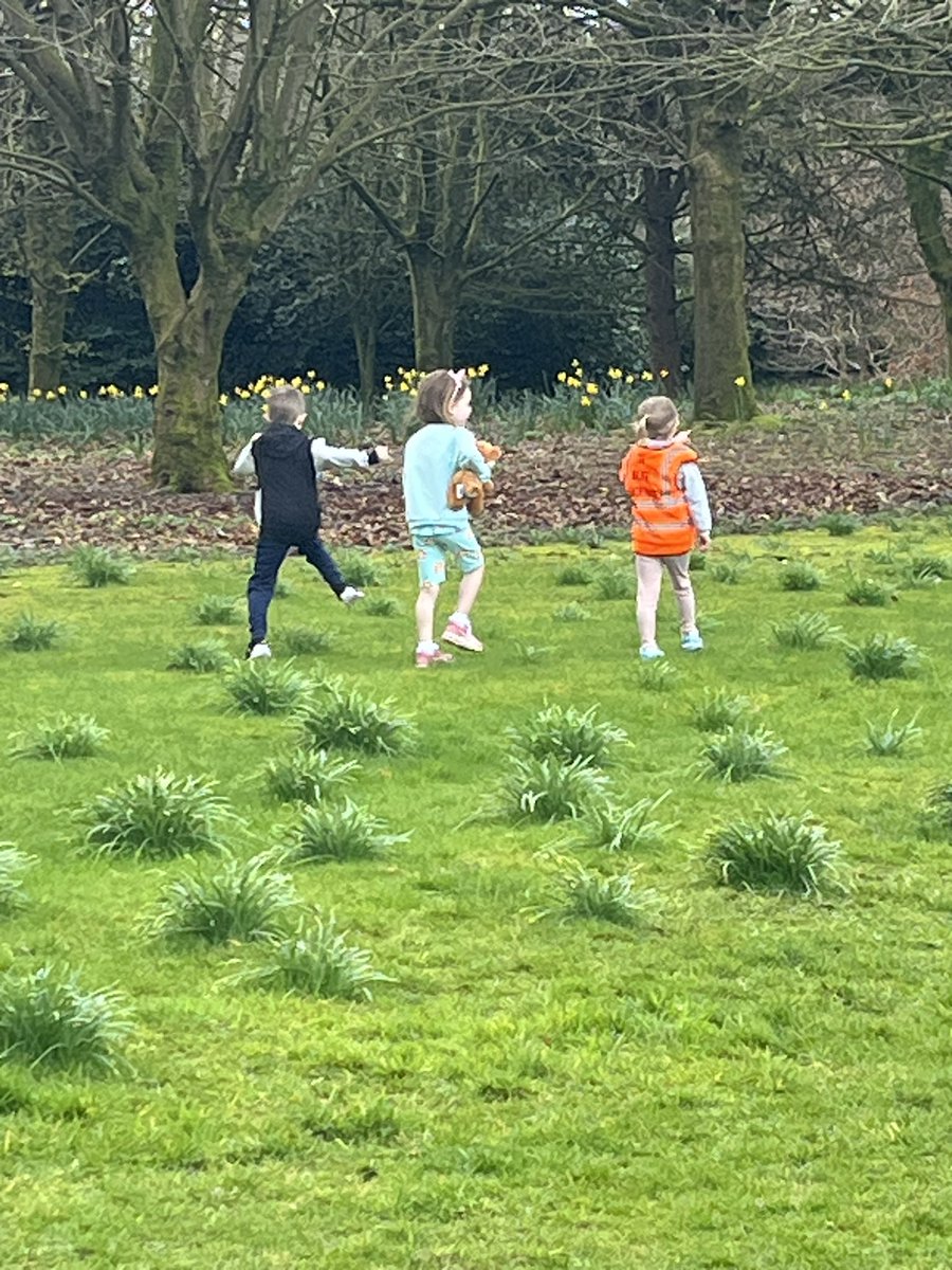 nevergiveupanne's tweet photo. Fab morning at Magherafelt juniors @parkrunUK #fun #friendships #greatstarttoSunday #timekeeper #loveparkrun https://t.co/qOOZNzHYKj